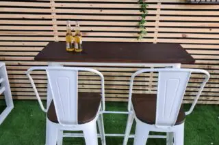 שולחן בר מישל בשילוב עץ כולל 4 כסאות