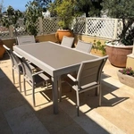 שולחן אלומיניום נפתח לגינה 100x200/320 כולל 6 כסאות בז' + כיסוי מתנה