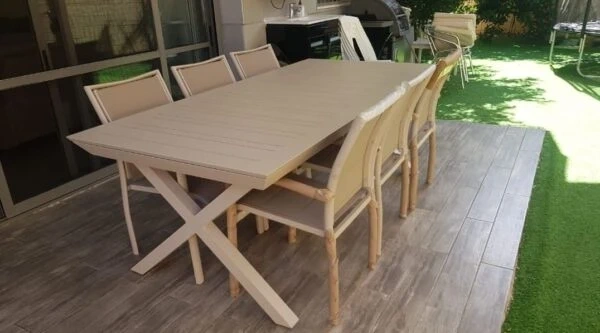 שולחן אלומיניום נפתח לגינה דגם סוסיאדד 100-216/297ס"מ כולל 6 כסאות בד כפול צבע שמפני