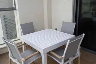 פינת אוכל כולל 4 כיסאות דגם לנה צבע לבן
